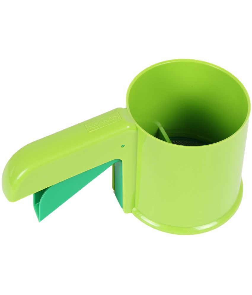 Compact and lightweight plastic chalani, perfect for daily baking and cooking needs.