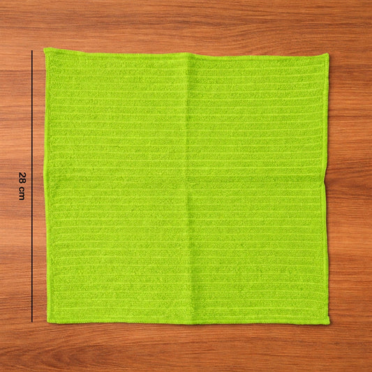 Set of 4 microfiber cleaning cloths for home and office use